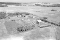 Aerial photograph of a farm in Saskatchewan (32-49-23-W3)