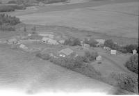 Aerial photograph of a farm in Saskatchewan (35-49-23-W3)