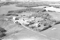 Aerial photograph of a farm in Saskatchewan (50-20-W3)