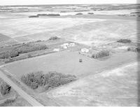 Aerial photograph of a farm in Saskatchewan (33-50-20-W3)