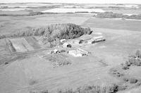 Aerial photograph of a farm in Saskatchewan (32-50-20-W3)