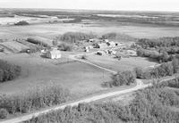 Aerial photograph of a farm in Saskatchewan (51-20-W3)