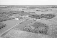 Aerial photograph of a farm in Saskatchewan (51-20-W3)