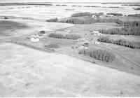 Aerial photograph of a farm in Saskatchewan (51-21-W3)