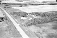 Aerial photograph of a farm in Saskatchewan (52-21-W3)