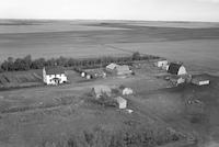 Aerial photograph of a farm in Saskatchewan (36-18-W3)