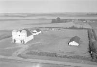 Aerial photograph of a farm in Saskatchewan (37-19-W3)