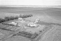 Aerial photograph of a farm in Saskatchewan (37-23-W3)