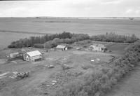 Aerial photograph of a farm in Saskatchewan (33-37-25-W3)