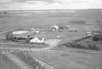 Aerial photograph of a farm in Saskatchewan (35-37-25-W3)