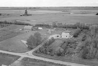 Aerial photograph of a farm in Saskatchewan (37-25-W3)