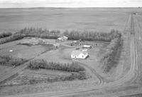 Aerial photograph of a farm in Saskatchewan (17-38-27-W3)