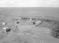 Aerial photograph of a farm in Saskatchewan (39-27-W3)