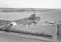 Aerial photograph of a farm in Saskatchewan (39-27-W3)