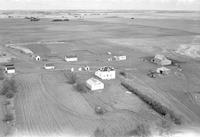 Aerial photograph of a farm in Saskatchewan (39-27-W3)