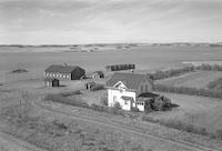 Aerial photograph of a farm in Saskatchewan (39-28-W3)