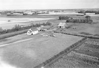 Aerial photograph of a farm in Saskatchewan (39-28-W3)