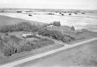 Aerial photograph of a farm in Saskatchewan (39-28-W3)