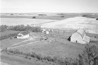 Aerial photograph of a farm in Saskatchewan (39-28-W3)