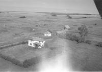 Aerial photograph of a farm in Saskatchewan (39-28-W3)