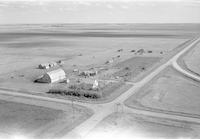 Aerial photograph of a farm near Phippen, SK (40-20-W3)