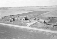 Aerial photograph of a farm in Saskatchewan (40-20-W3)