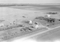 Aerial photograph of a farm near Phippen, SK (40-20-W3)