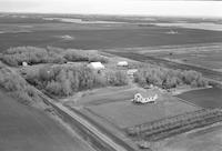 Aerial photograph of a farm in Saskatchewan (40-11-W3)