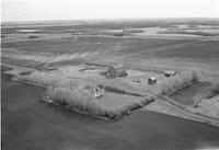 Aerial photograph of a farm in Saskatchewan (40-11-W3)