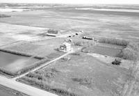 Aerial photograph of a farm in Saskatchewan (40-11-W3)