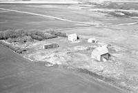 Aerial photograph of a farm in Saskatchewan (40-11-W3)