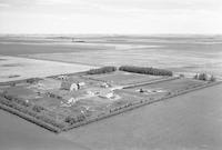 Aerial photograph of a farm in Saskatchewan (40-19-W3)