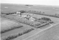 Aerial photograph of a farm in Saskatchewan (27-40-19-W3)