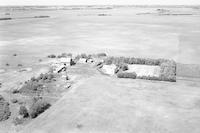 Aerial photograph of a farm in Saskatchewan (41-8-W3)