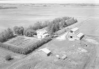 Aerial photograph of a farm in Saskatchewan (41-8-W3)