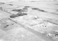 Aerial photograph of a farm in Saskatchewan (11-41-8-W3)