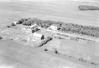 Aerial photograph of a farm in Saskatchewan (22-41-8-W3)
