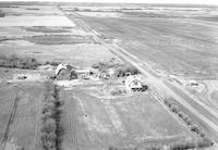 Aerial photograph of a farm in Saskatchewan (41-10-W3)