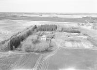 Aerial photograph of a farm in Saskatchewan (41-11-W3)