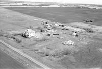 Aerial photograph of a farm in Saskatchewan (41-11-W3)