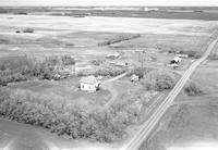 Aerial photograph of a farm in Saskatchewan (41-12-W3)