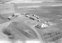 Aerial photograph of a farm in Saskatchewan (41-12-W3)