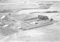 Aerial photograph of a farm in Saskatchewan (39-15-W3)