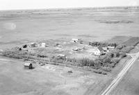 Aerial photograph of a farm in Saskatchewan (41-9-W3)