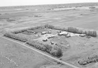 Aerial photograph of a farm in Saskatchewan (42-9-W3)