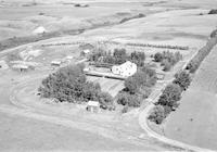 Aerial photograph of a farm in Saskatchewan (42-9-W3)