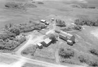 Aerial photograph of a farm in Saskatchewan (10-42-9-W3)