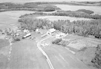 Aerial photograph of a farm in Saskatchewan (4-42-9-W3)