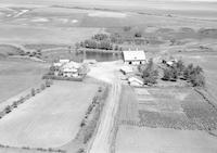Aerial photograph of a farm in Saskatchewan (8-42-9-W3)