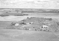 Aerial photograph of a farm in Saskatchewan (11-42-23-W3)
